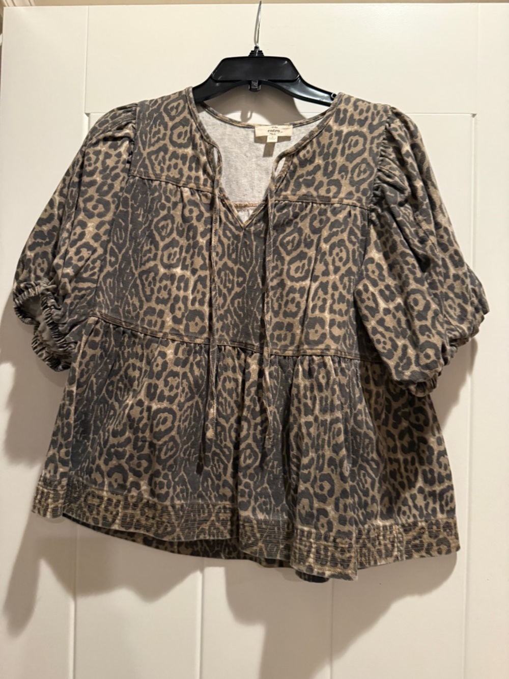 entro Leopard Print Peasant Tunic in Taupe and Gray